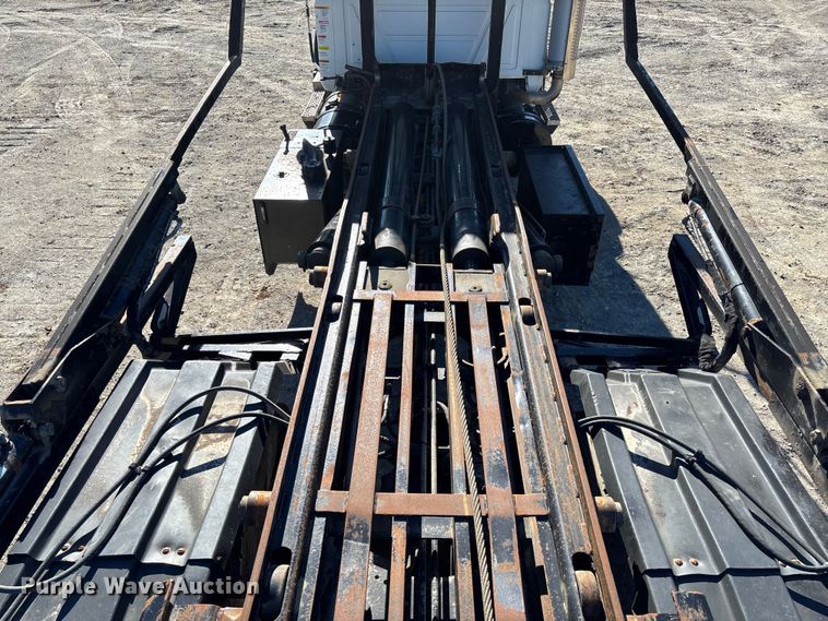 image for item FB3075 2007 Mack CV713 roll-off container truck