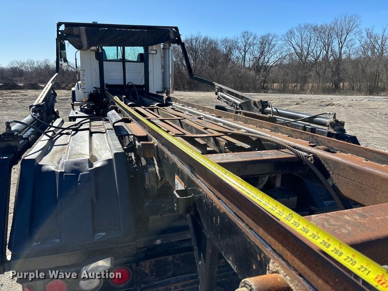 image for item FB3075 2007 Mack CV713 roll-off container truck