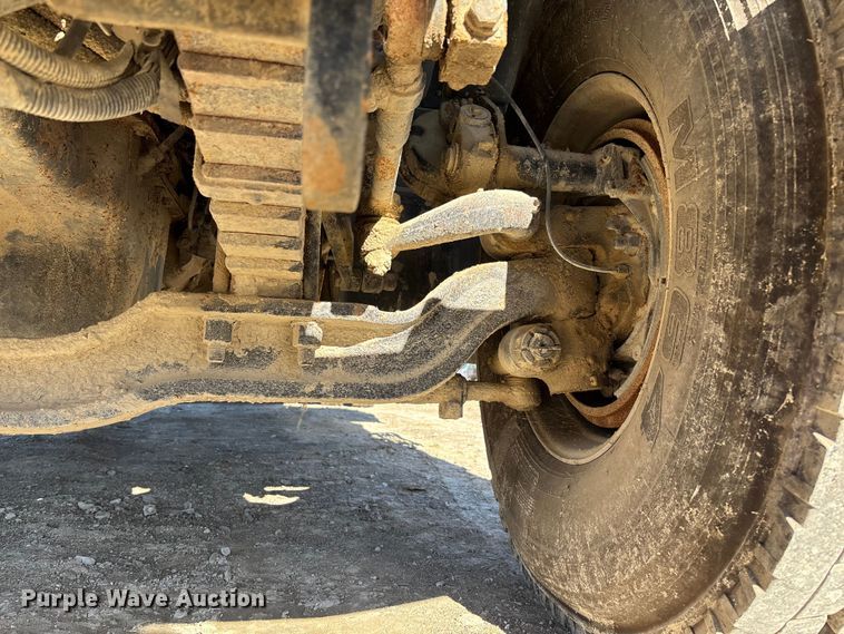 image for item FB3075 2007 Mack CV713 roll-off container truck