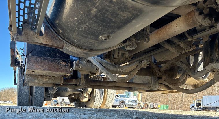 image for item FB3075 2007 Mack CV713 roll-off container truck