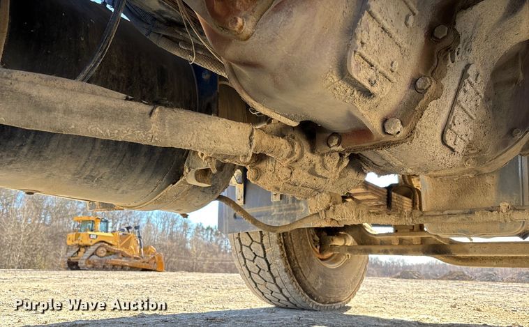 image for item FB3075 2007 Mack CV713 roll-off container truck