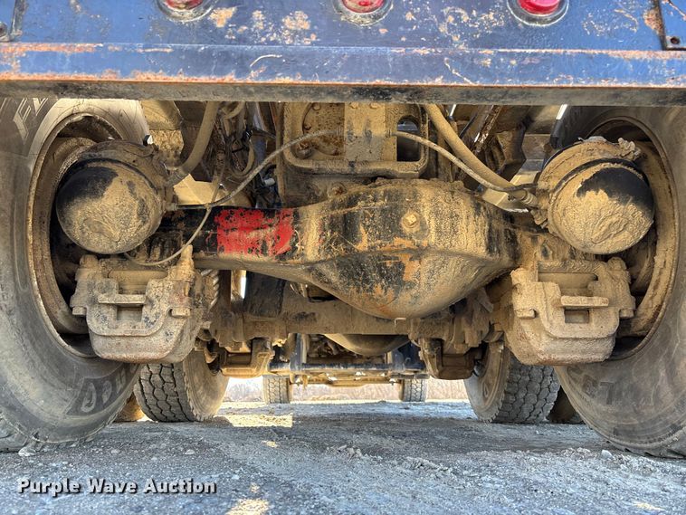 image for item FB3075 2007 Mack CV713 roll-off container truck