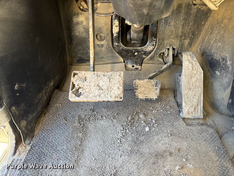 image for item FB3075 2007 Mack CV713 roll-off container truck