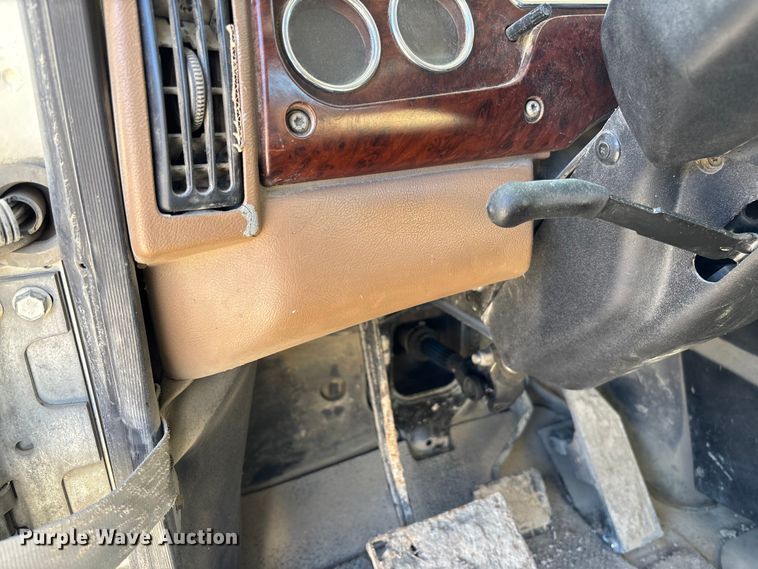 image for item FB3075 2007 Mack CV713 roll-off container truck