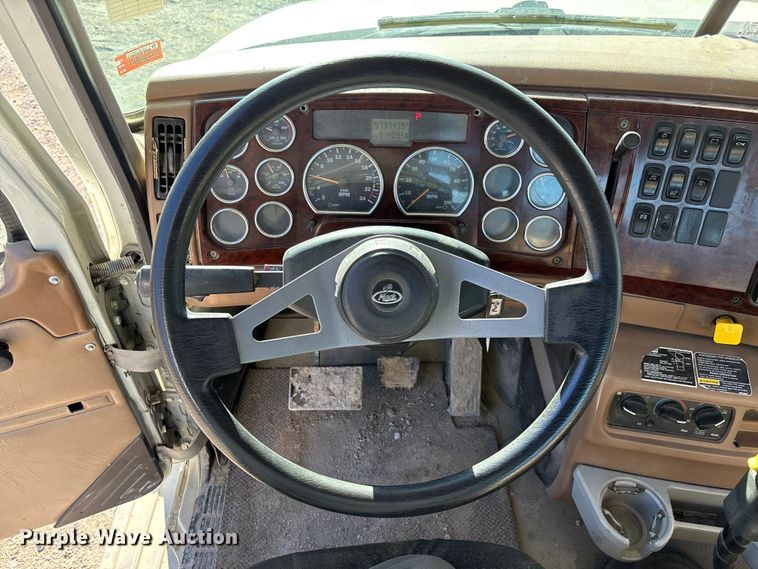 image for item FB3075 2007 Mack CV713 roll-off container truck