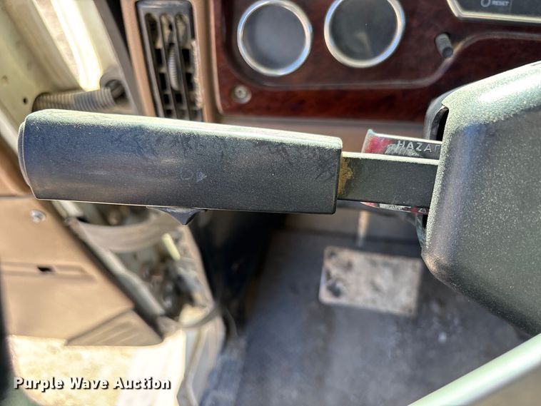 image for item FB3075 2007 Mack CV713 roll-off container truck