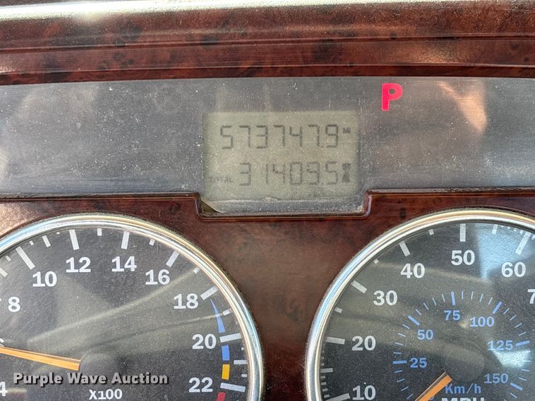 image for item FB3075 2007 Mack CV713 roll-off container truck