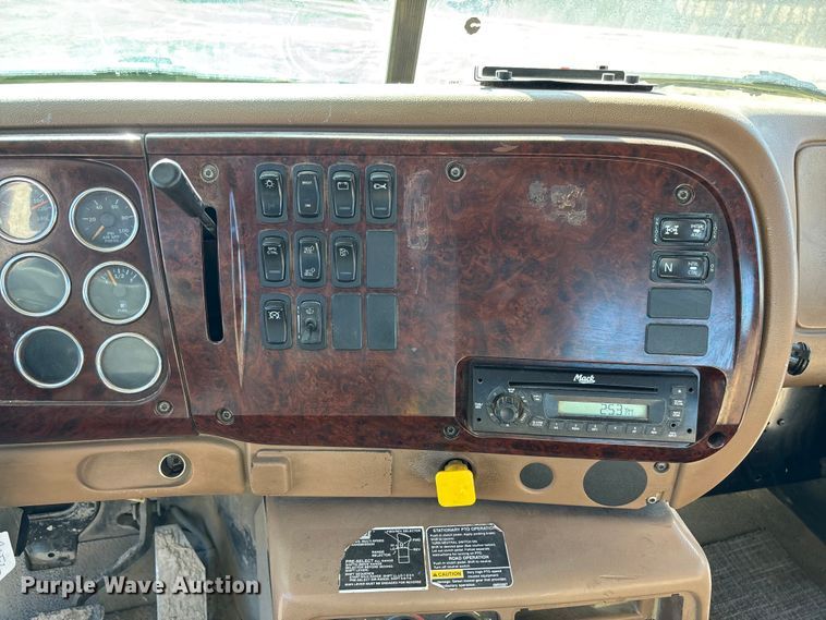 image for item FB3075 2007 Mack CV713 roll-off container truck