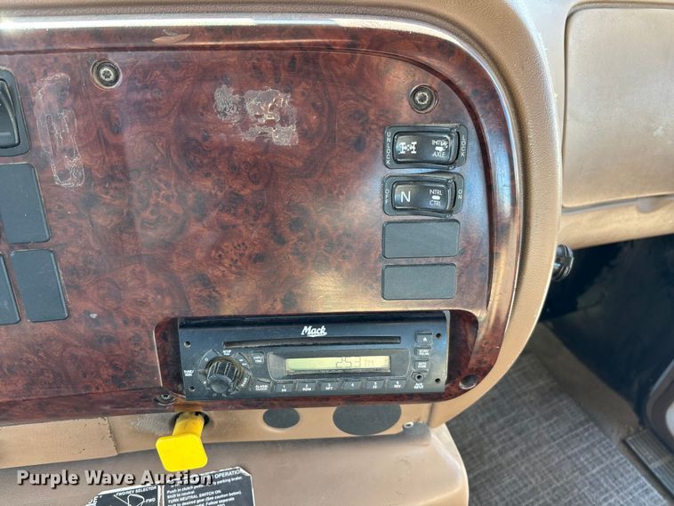 image for item FB3075 2007 Mack CV713 roll-off container truck