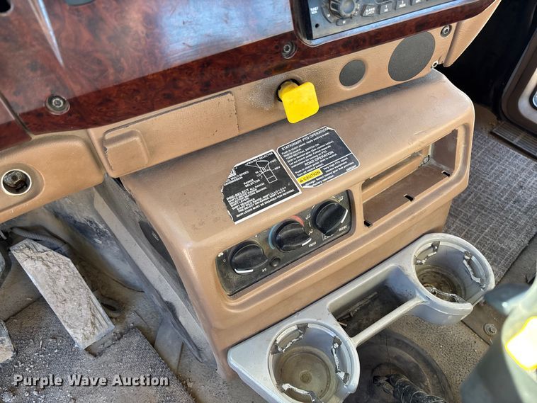 image for item FB3075 2007 Mack CV713 roll-off container truck