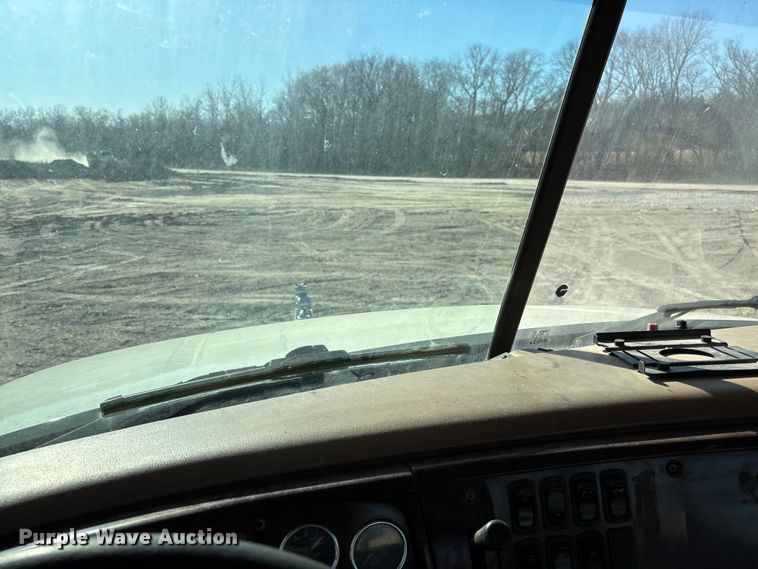 image for item FB3075 2007 Mack CV713 roll-off container truck