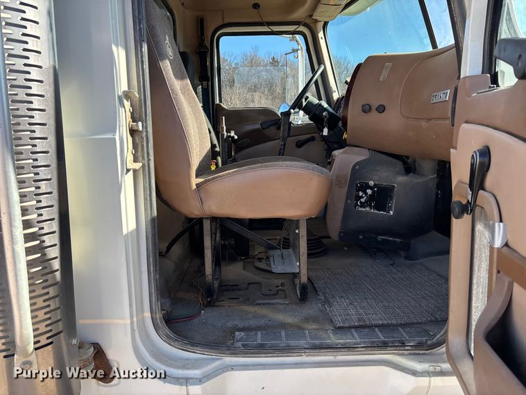 image for item FB3075 2007 Mack CV713 roll-off container truck