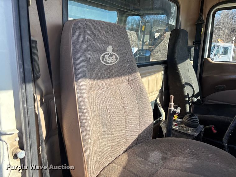 image for item FB3075 2007 Mack CV713 roll-off container truck