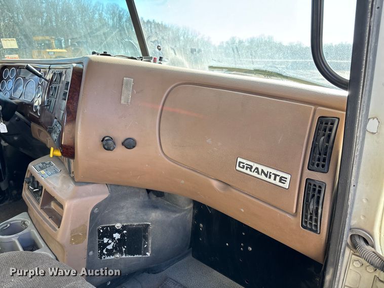 image for item FB3075 2007 Mack CV713 roll-off container truck