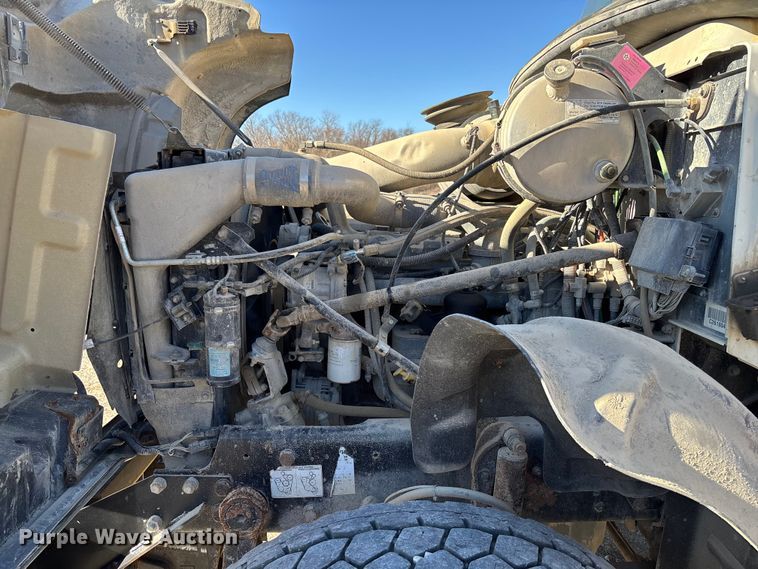 image for item FB3075 2007 Mack CV713 roll-off container truck