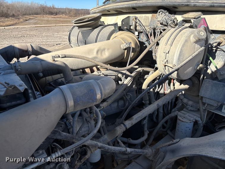 image for item FB3075 2007 Mack CV713 roll-off container truck