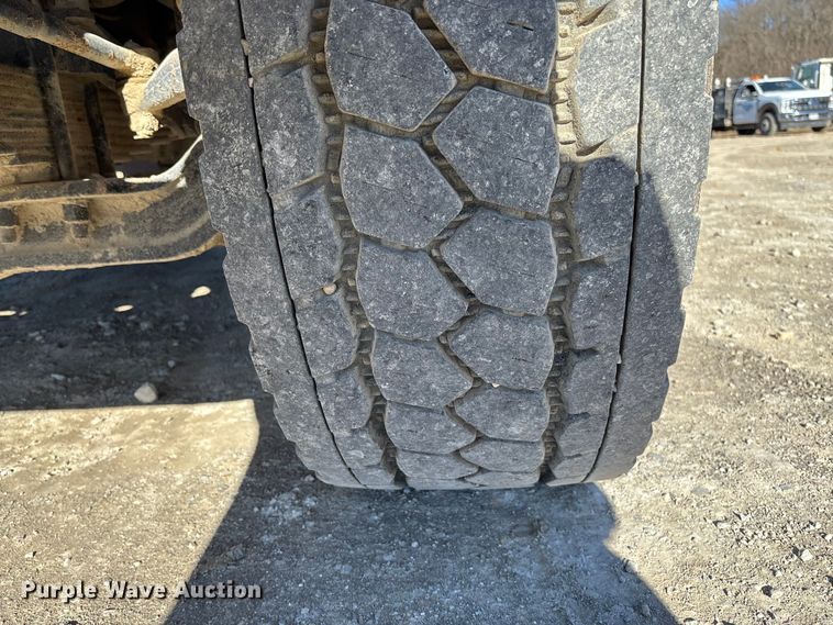 image for item FB3075 2007 Mack CV713 roll-off container truck