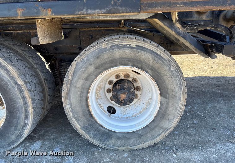 image for item FB3075 2007 Mack CV713 roll-off container truck