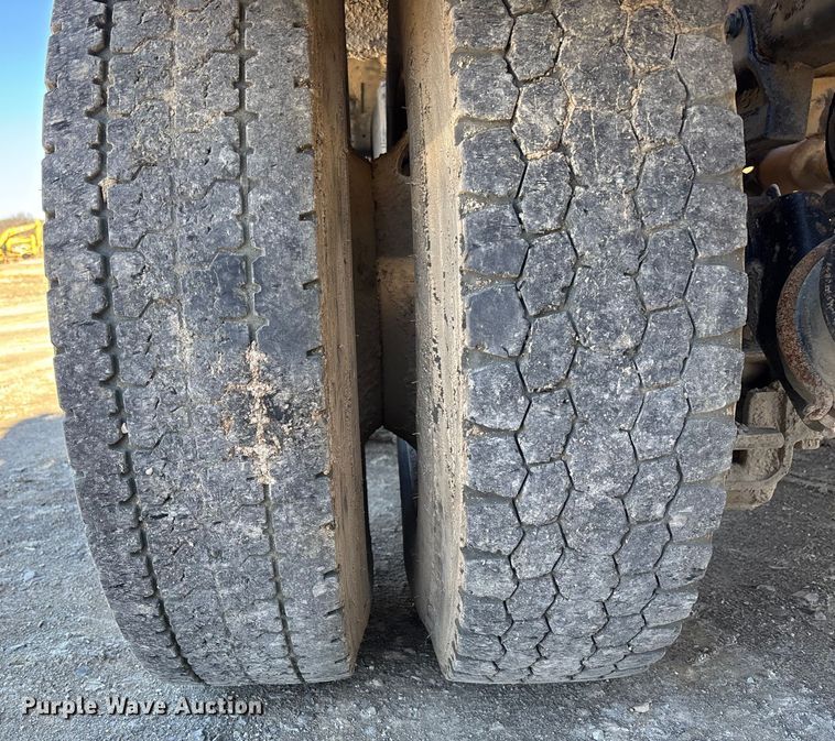 image for item FB3075 2007 Mack CV713 roll-off container truck