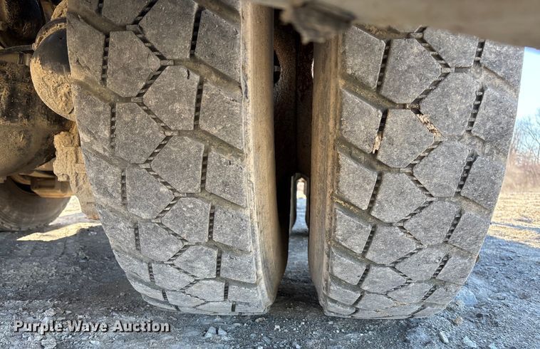 image for item FB3075 2007 Mack CV713 roll-off container truck