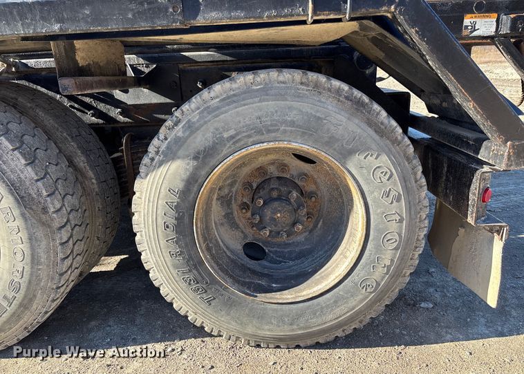 image for item FB3075 2007 Mack CV713 roll-off container truck