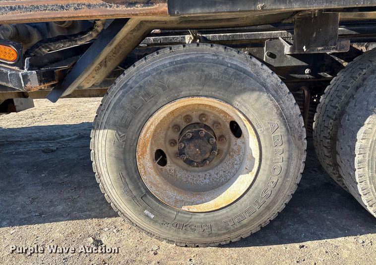 image for item FB3075 2007 Mack CV713 roll-off container truck