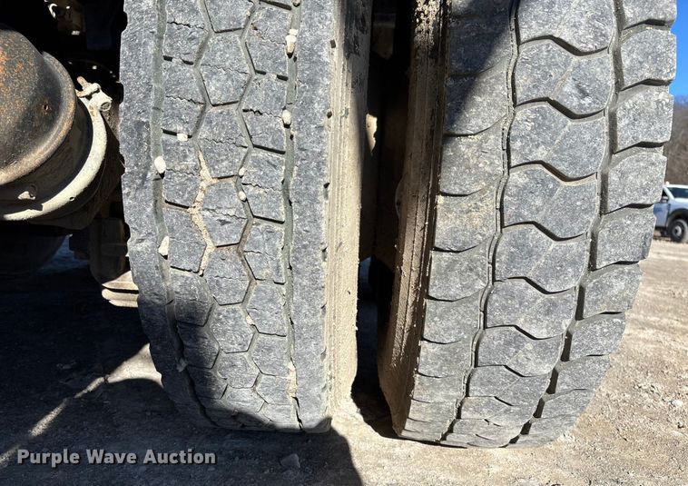 image for item FB3075 2007 Mack CV713 roll-off container truck