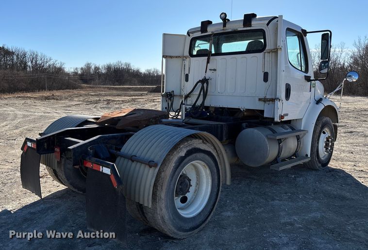 image for item FB3076 2007 Freightliner M2112 semi truck