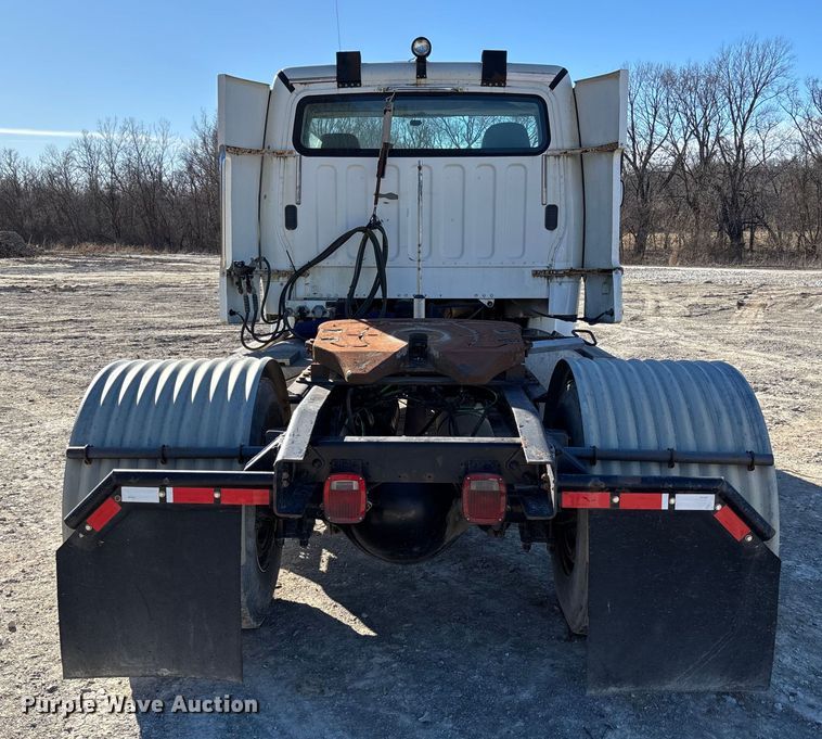 image for item FB3076 2007 Freightliner M2112 semi truck