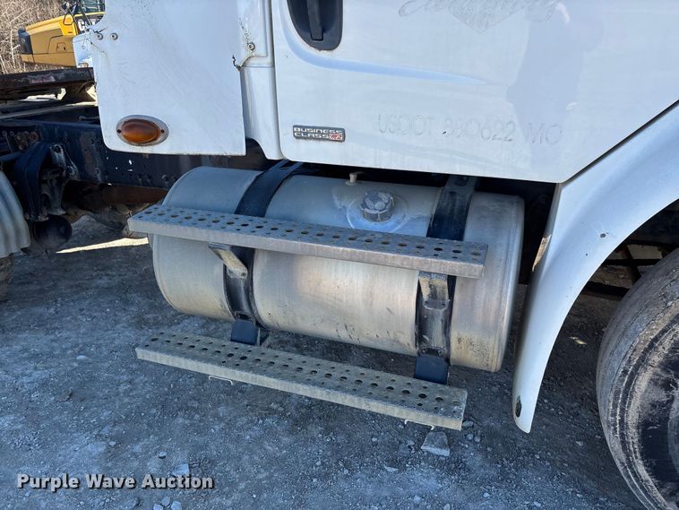 image for item FB3076 2007 Freightliner M2112 semi truck