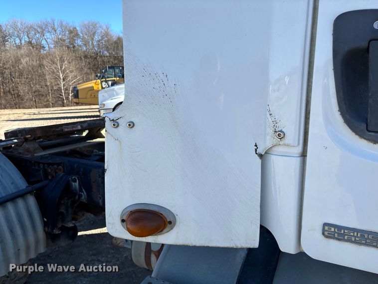 image for item FB3076 2007 Freightliner M2112 semi truck