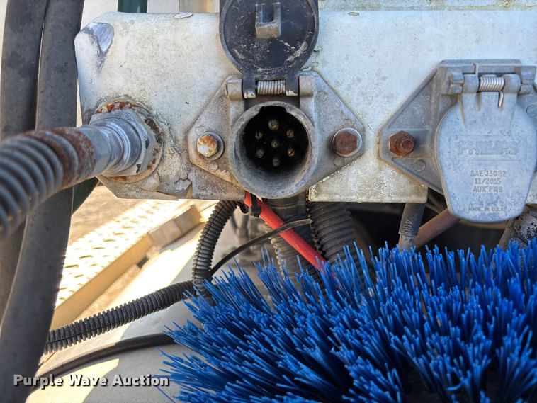 image for item FB3076 2007 Freightliner M2112 semi truck