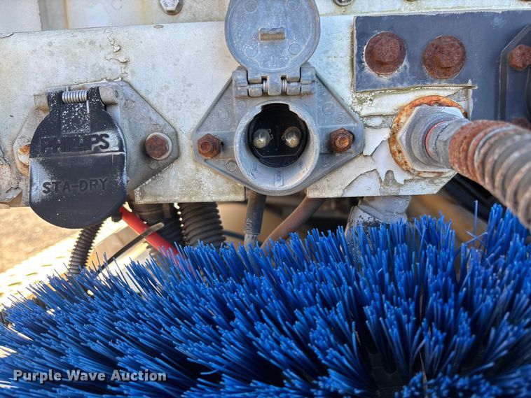 image for item FB3076 2007 Freightliner M2112 semi truck