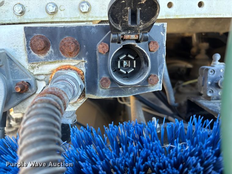 image for item FB3076 2007 Freightliner M2112 semi truck