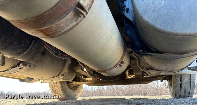 image for item FB3076 2007 Freightliner M2112 semi truck