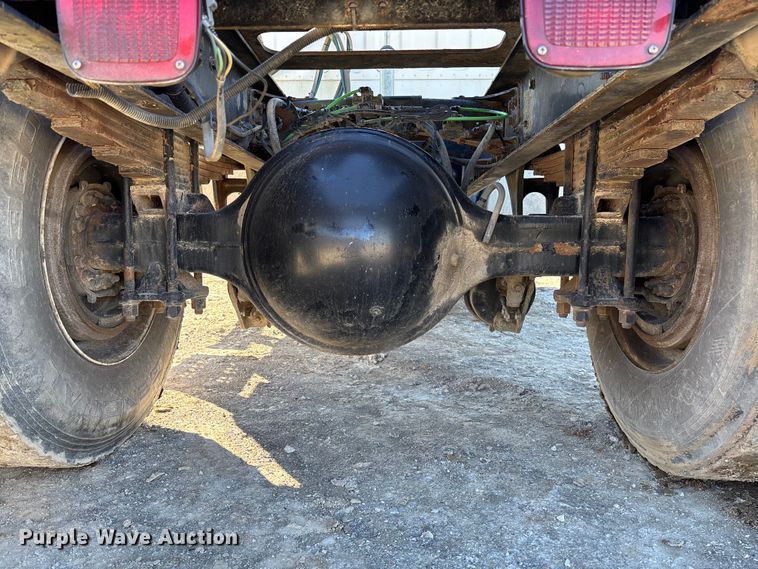 image for item FB3076 2007 Freightliner M2112 semi truck