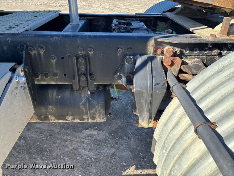 image for item FB3076 2007 Freightliner M2112 semi truck