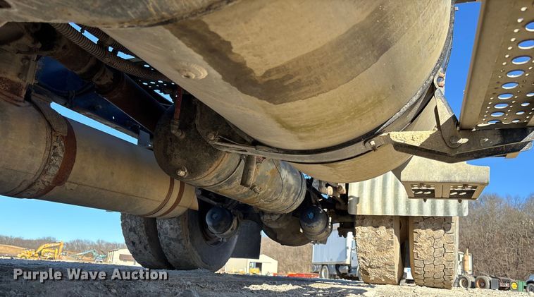 image for item FB3076 2007 Freightliner M2112 semi truck