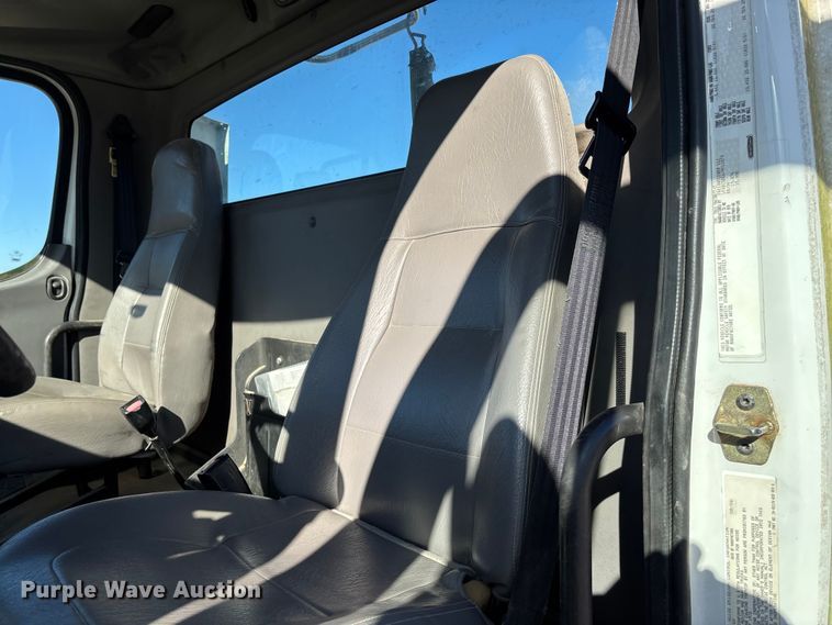 image for item FB3076 2007 Freightliner M2112 semi truck