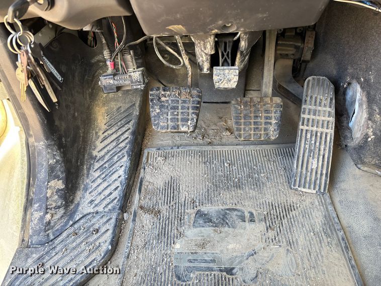 image for item FB3076 2007 Freightliner M2112 semi truck