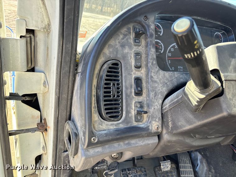 image for item FB3076 2007 Freightliner M2112 semi truck