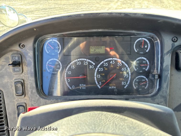 image for item FB3076 2007 Freightliner M2112 semi truck