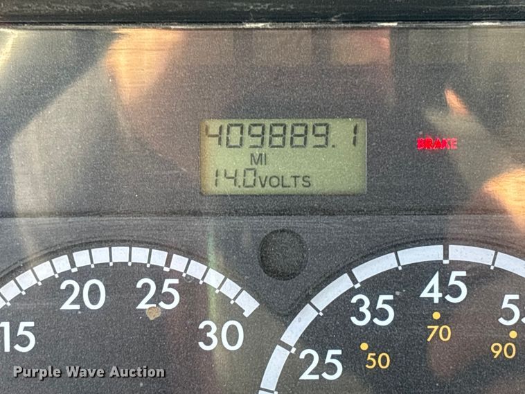 image for item FB3076 2007 Freightliner M2112 semi truck