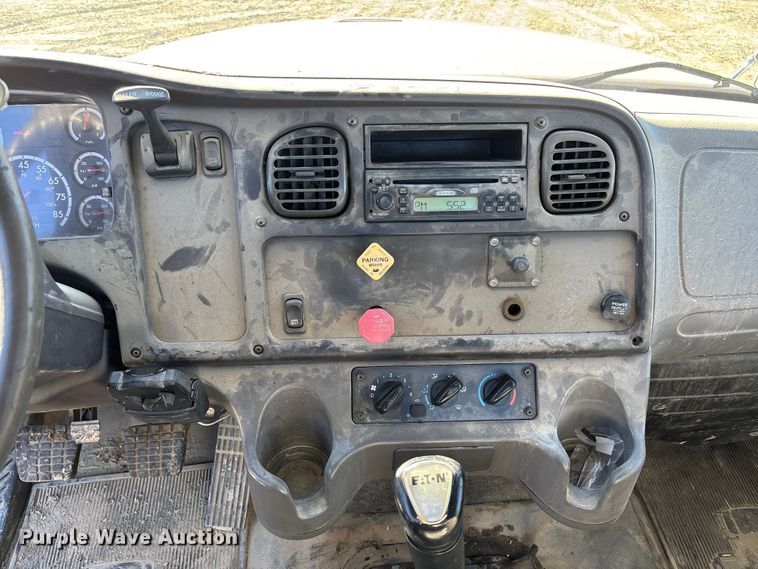 image for item FB3076 2007 Freightliner M2112 semi truck