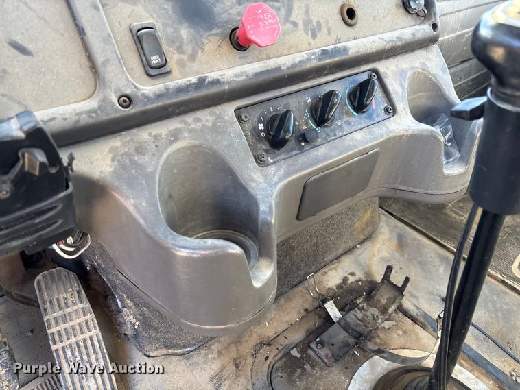 image for item FB3076 2007 Freightliner M2112 semi truck