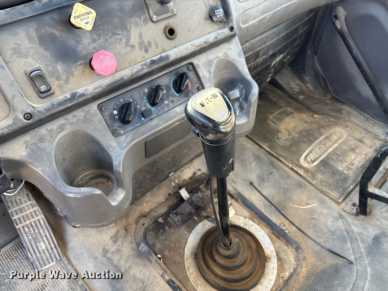 image for item FB3076 2007 Freightliner M2112 semi truck