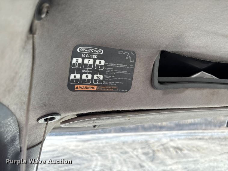 image for item FB3076 2007 Freightliner M2112 semi truck