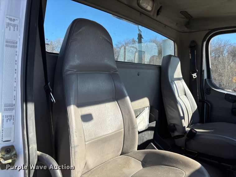 image for item FB3076 2007 Freightliner M2112 semi truck