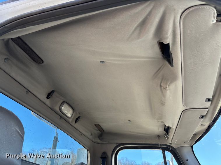 image for item FB3076 2007 Freightliner M2112 semi truck