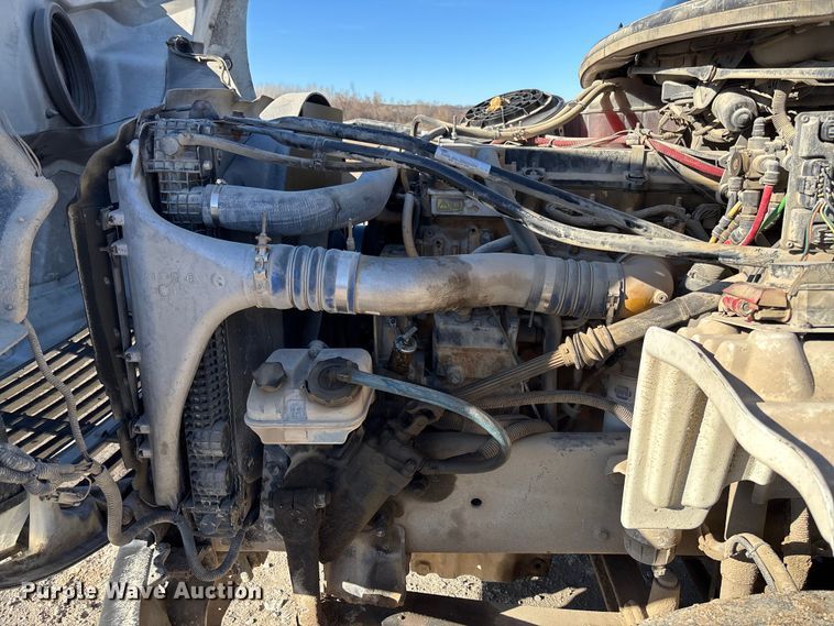 image for item FB3076 2007 Freightliner M2112 semi truck